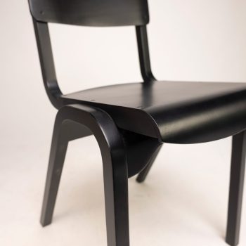 96000710 Stapelstoel Larson Zwart 8hr