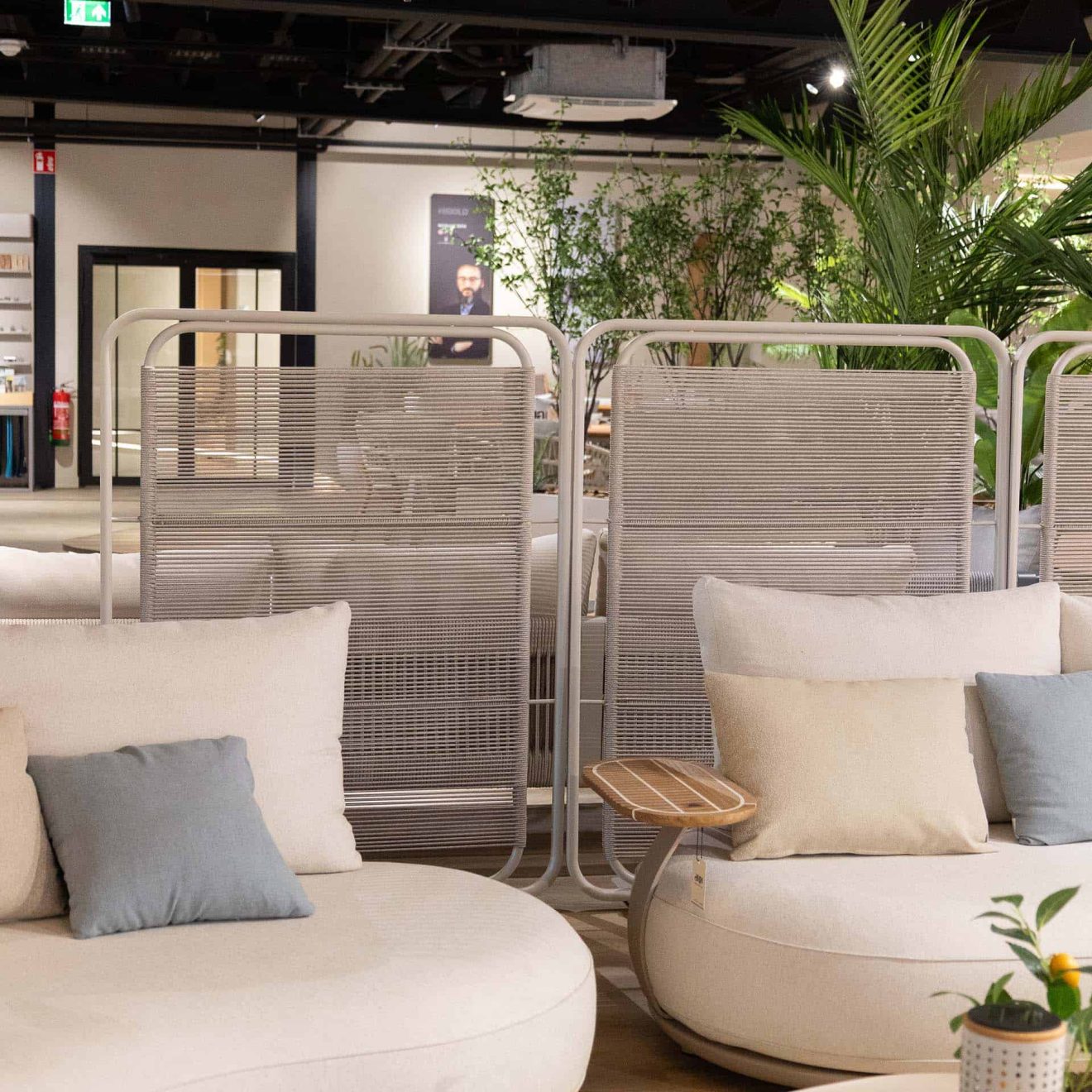 95417610 Yihe Small Screen Taupe 2
